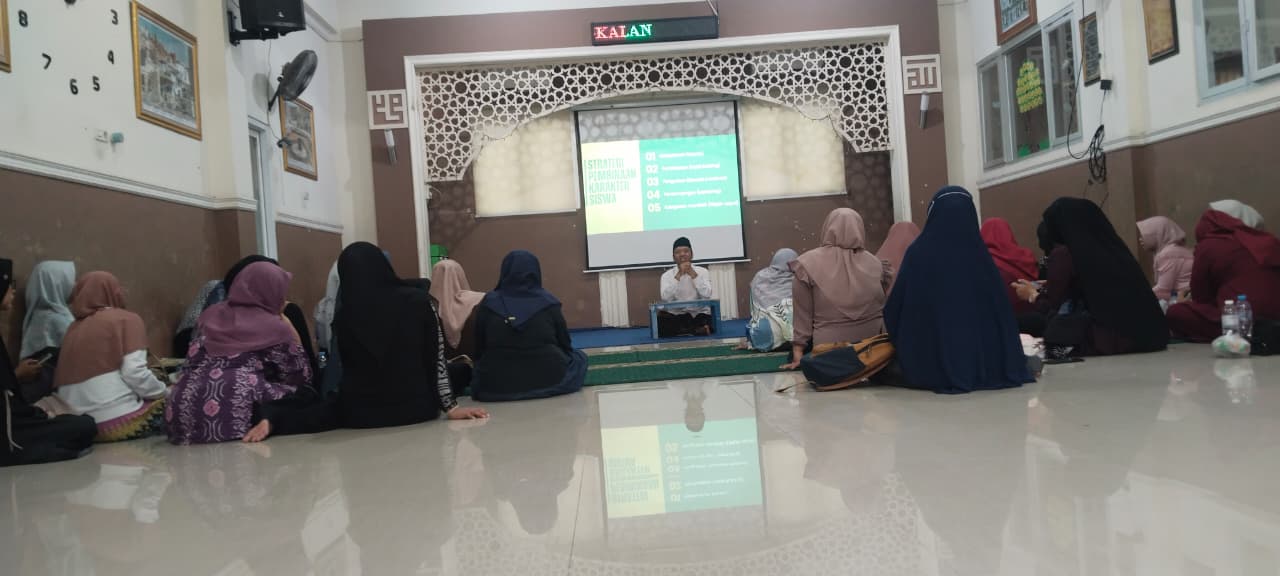 Membangun Guru Berkarakter, Menyiapkan Generasi Berakhlak Mulia